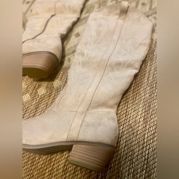 Like New | Target Universal Thread Faux Suede Cowgirl Boots | Western | 11 - Picture 7 of 16